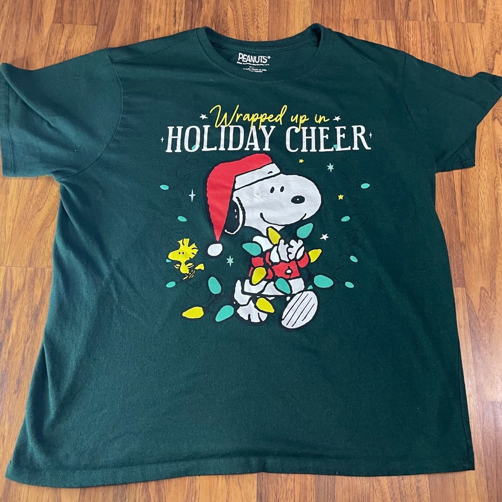 Peanuts Snoopy Christmas T-Shirt XL Mens Green Holiday Cheer Graphic Tee Cotton